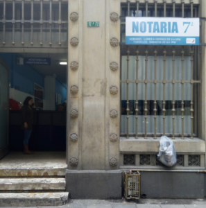 Foto de la fachada exterior del Edificio Bancoquia sobre la calle 12 B, donde se encuentra la entrada principal de la Notaría Séptima de Bogotá.